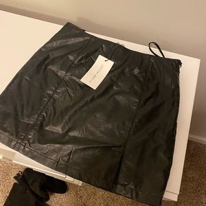 Urban outfitters faux leather skirt tiny slit size medium